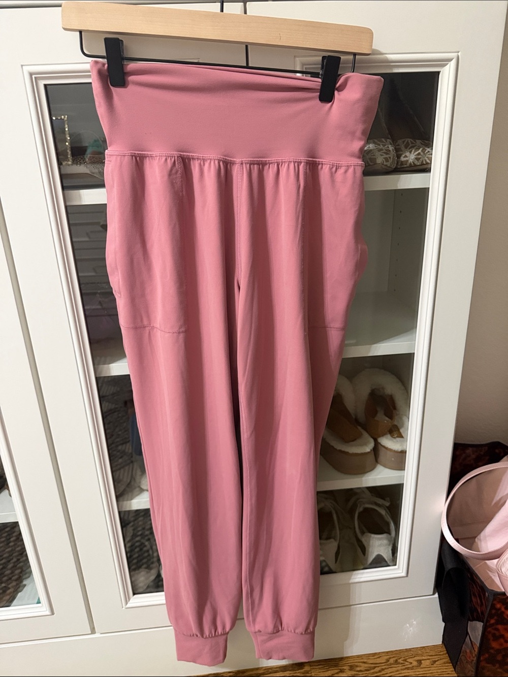 Athleta Salultatuon pink joggers